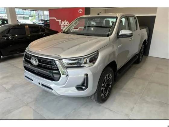 TOYOTA HILUX 2.8 D-4D TURBO DIESEL CD SRX 4X4 AUTOMÁTICO